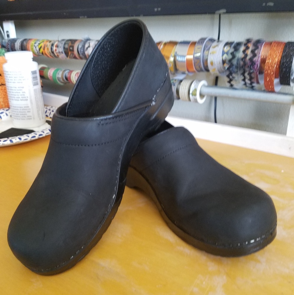 dansko black leather clogs 41 N